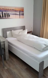 Zimmer renoviert Dusche, Telefon, TV, WLAN, Hotel Stückers Wilster