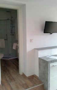 Zimmer renoviert Dusche, Telefon, TV, WLAN, Hotel Stückers Wilster