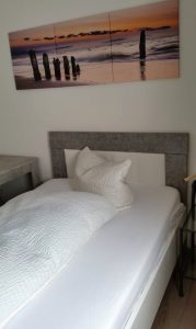 Zimmer renoviert Dusche, Telefon, TV, WLAN, Hotel Stückers Wilster