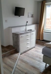 Zimmer renoviert Dusche, Telefon, TV, WLAN, Hotel Stückers Wilster